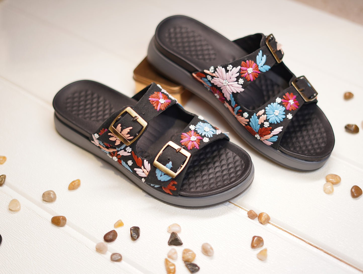 FLORELLE - BLACK COMFORTERS