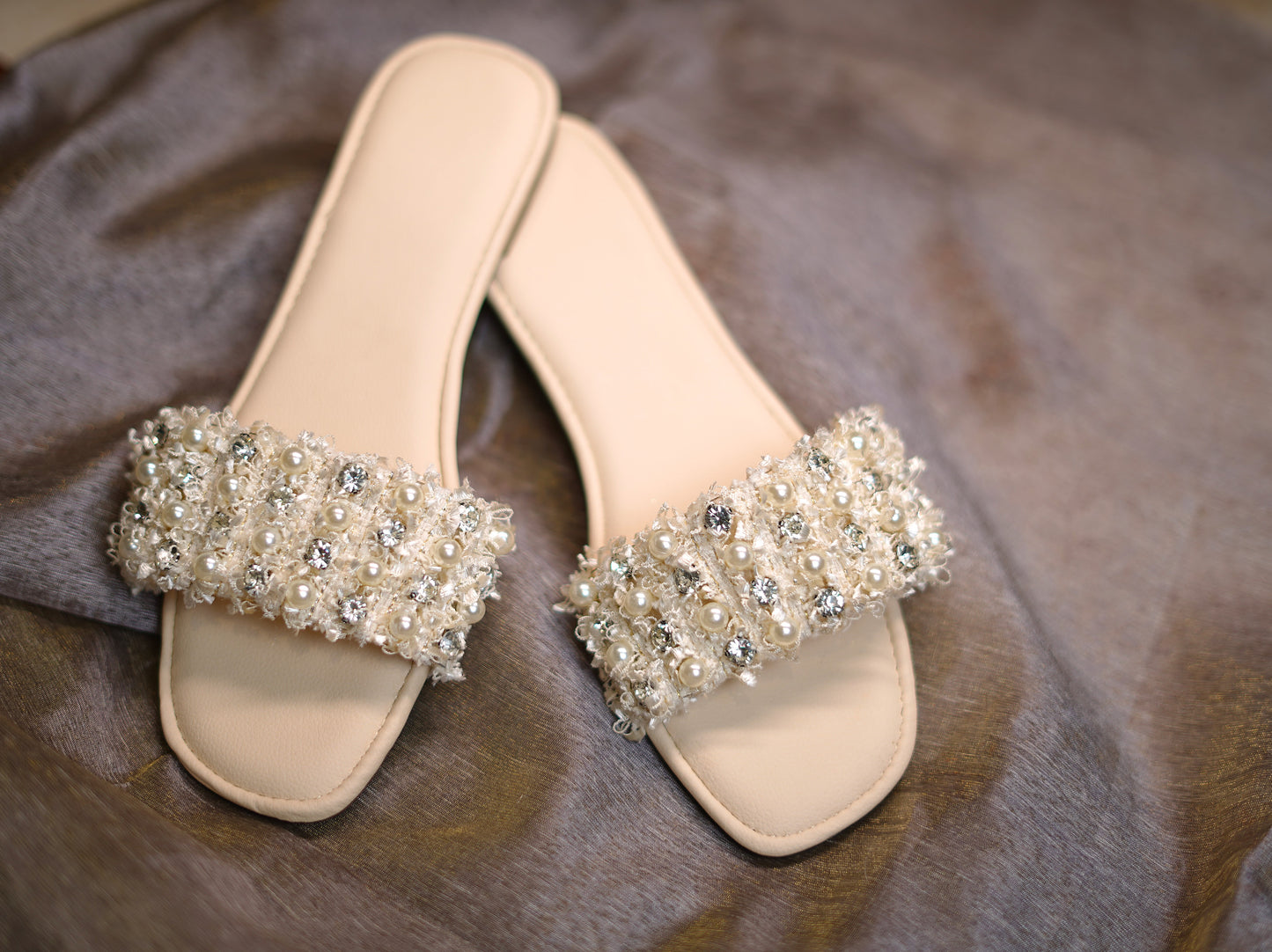 LUCIA OFF-WHITE PEARL FLATS