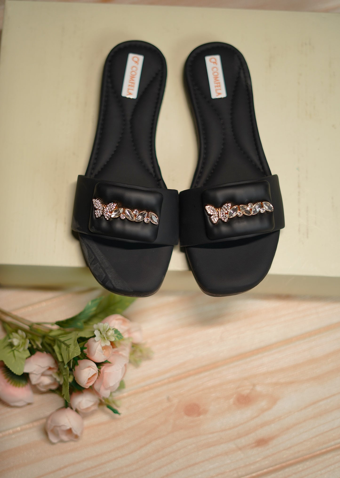CUSHI- BLACK FLATS