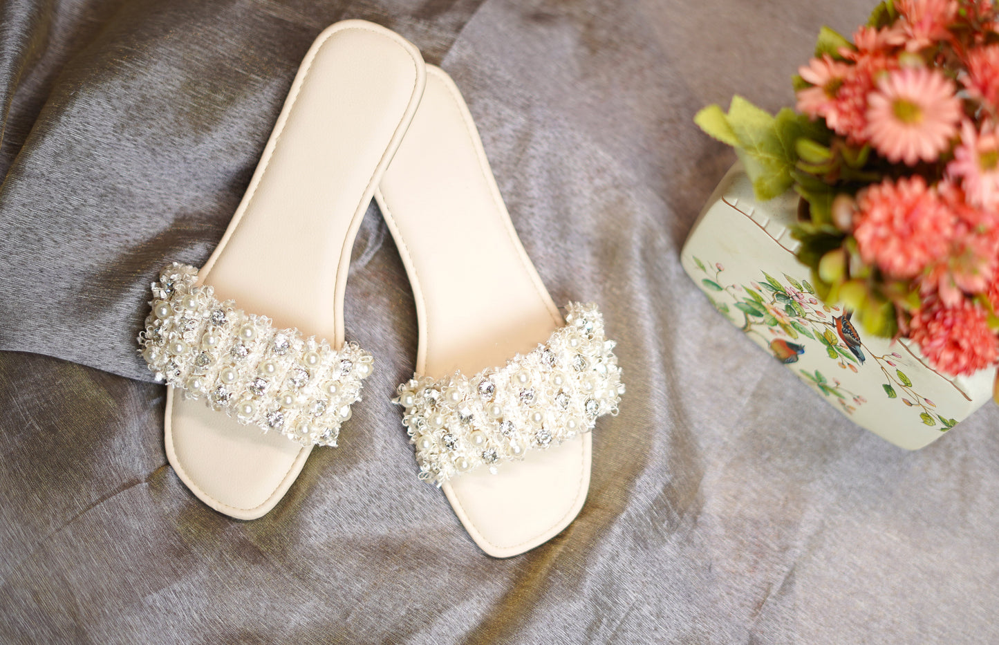 LUCIA OFF-WHITE PEARL FLATS